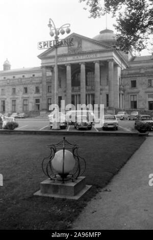 Das Kurhaus in Wiesbaden, Deutschland 1961. Blick auf das Kurhaus Wiesbaden, Deutschland 1961. Stockfoto