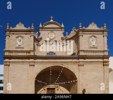 Kirche San Francesco d'Assisi in der malerischen Altstadt von Gallipoli, ein schönes Reiseziel in Apulien, Italien Stockfoto