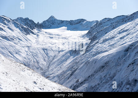 Alpinen Landschaft entlang der legendären Furkapss Straße in den Schweizer Alpen, Schweiz, Westeuropa Stockfoto