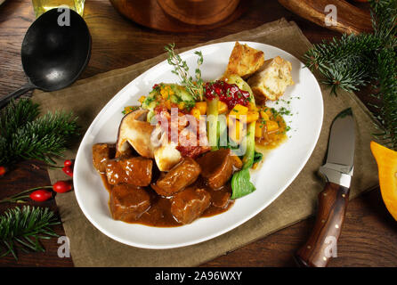 Reh Ragout mit Pilzen - Wildfleisch Stockfoto