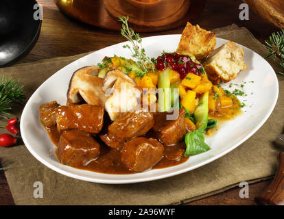 Reh Ragout mit Pilzen - Wildfleisch Stockfoto