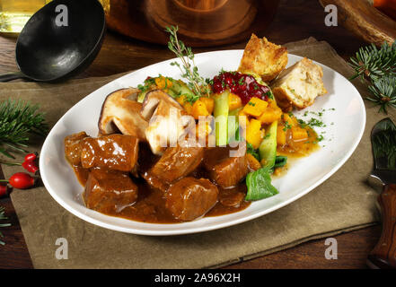 Reh Ragout mit Pilzen - Wildfleisch Stockfoto