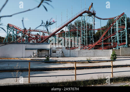 Verlassenen Vergnügungspark Vergnügungspark Park Achterbahn Attraktion in Wien, Österreich Stockfoto