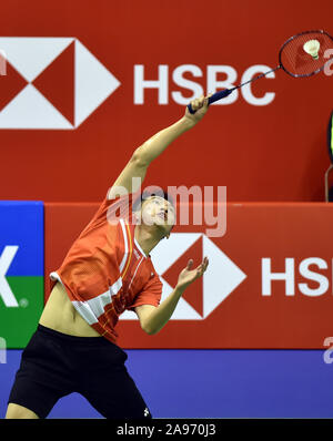 Hongkong, China. 13 Nov, 2019. Ng Ka lange Angus von Hong Kong China konkurriert während der Herren Einzel 1. runde Spiel gegen Ginting Anthony Sinisuka Indonesiens bei der Bwf Hong Kong Open 2019 Badminton Turnier in Hongkong, China, Nov. 13, 2019. Quelle: Lo Ping Fai/Xinhua/Alamy leben Nachrichten Stockfoto
