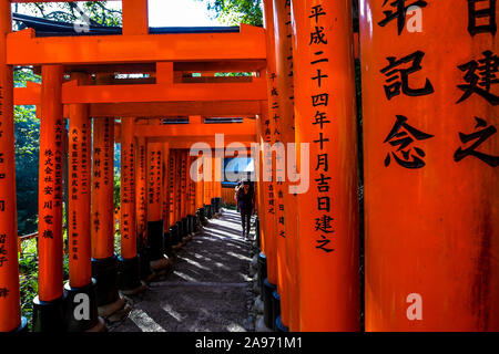 Koyto - Japan - 10/30/2019 - Den Fushimi Inari Taisha Shrine Stockfoto