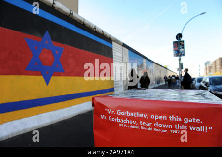 Ein wandbild an der East Side Gallery, Berlin, Deutschland. Stockfoto