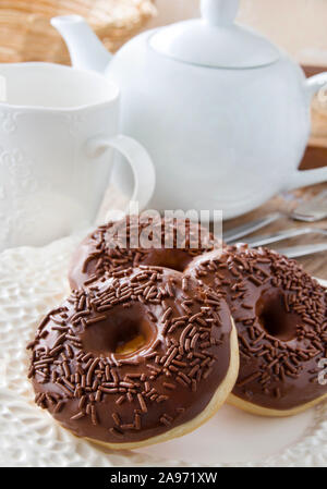 Donuts und Kaffee Tasse Stockfoto