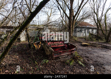 Kiew, Kiew. 26 Apr, 1986. Foto an November 12, 2019 zeigt die Rückstände in Pripyat Stadt in der Nähe des Kernkraftwerks Tschernobyl in der Ukraine. Das Kernkraftwerk Tschernobyl, rund 110 km nördlich von Kiew, einer der schwersten Unfälle in der Geschichte der am 26. April 1986 erlebt. Wie Strahlung verringert, die 30 m² km Bereich um die Anlage wurde offiziell für Touristen im Jahr 2010 eröffnet. Führungen an der Anlage wurden im Jahr 2018 gestartet. Credit: Bai Xueqi/Xinhua/Alamy leben Nachrichten Stockfoto