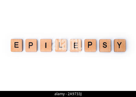 Das Wort Epilepsie, Dinkel mit hölzernen Buchstabensteine über einem weißen Hintergrund. Stockfoto