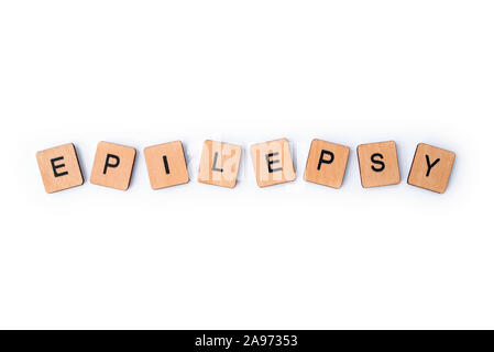 Das Wort Epilepsie, Dinkel mit hölzernen Buchstabensteine über einem weißen Hintergrund. Stockfoto