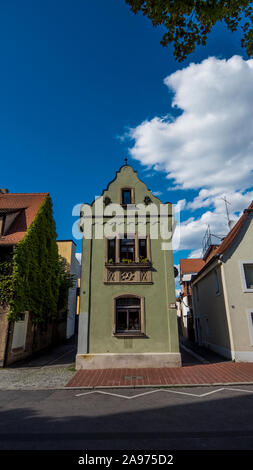 Bamberg 2019. Haus der sehr kleinen Abmessungen. Trotz seiner geringen Größe dieses Gebäude hat drei Etagen bewohnbar. August 2019 in Bamberg. Stockfoto