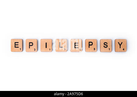 London, Großbritannien - 8. Juli 2019: Das Wort Epilepsie, Dinkel mit hölzernen Buchstabensteine über einem weißen Hintergrund. Stockfoto