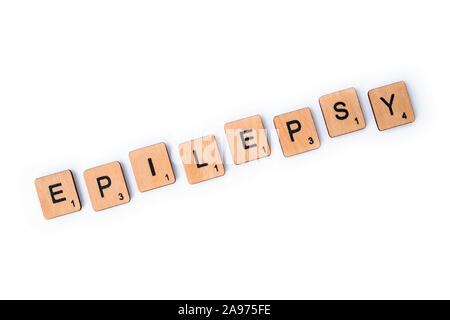 London, Großbritannien - 8. Juli 2019: Das Wort Epilepsie, Dinkel mit hölzernen Buchstabensteine über einem weißen Hintergrund. Stockfoto