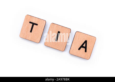 Die Abkürzung TIA - Transitorische Ischämische Attacke - die medizinische Bezeichnung für einen Mini-Hub, Dinkel mit hölzernen Buchstabensteine über einem weißen Hintergrund. Stockfoto