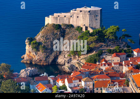 Antenne Detailansicht von Fort Lovrijenac oder St Lawrence Festung, oft Dubrovnik s Gibraltar am Morgen, Dubrovnik, Kroatien Stockfoto