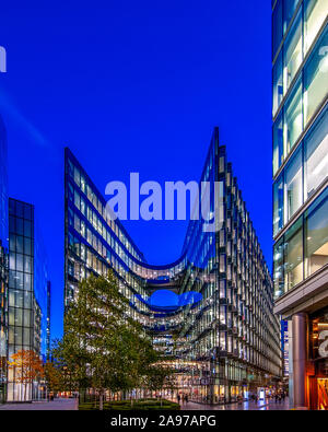 Mehr London Piazza, Southwark, London, England 7 weitere Gebäude in London Stockfoto