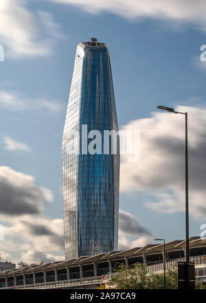 Eine Blackfriars Wolkenkratzer. Arternative Namen wie die Mama, die Vase, die Boomerang. Stockfoto