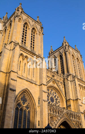 Ein Blick auf die prächtige Kathedrale von Bristol in der Stadt Bristol, England. Stockfoto