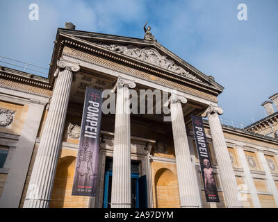 Das Ashmolean Museum, Haupteingang, Oxford, Oxfordshire, England, UK, GB. Stockfoto