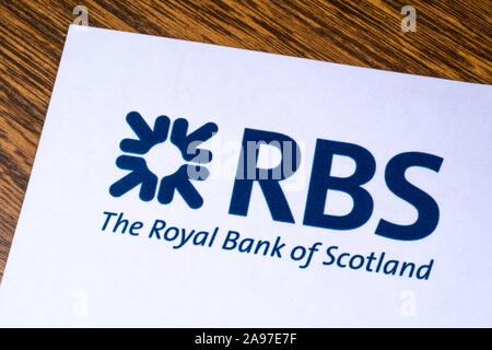 London, UK, 12. März 2019: Das Logo für die königliche Bank von Schottland, dargestellt an der Ecke eine Informationsbroschüre. Stockfoto