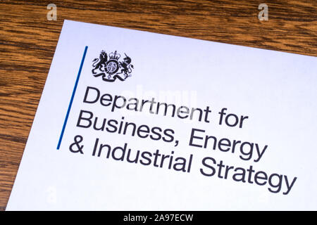 London, UK, 12. März 2019: Close-up des Logos für das Ministerium für Wirtschaft, Energie und industrielle Strategie, abgebildet auf einem Stück Papier oder Le Stockfoto