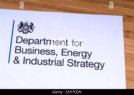 London, UK, 12. März 2019: Close-up des Logos für das Ministerium für Wirtschaft, Energie und industrielle Strategie, abgebildet auf einem Stück Papier oder Le Stockfoto