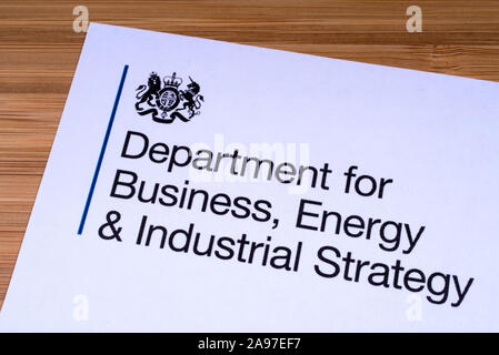 London, UK, 12. März 2019: Close-up des Logos für das Ministerium für Wirtschaft, Energie und industrielle Strategie, abgebildet auf einem Stück Papier oder Le Stockfoto