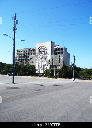 Havanna, Сuba - April 23, 2012: Ministerium des Innern, mit einem Bügeleisen Wandgemälde von Che Guevara Gesicht an der Plaza de la Revolution, Havanna, Kuba Stockfoto