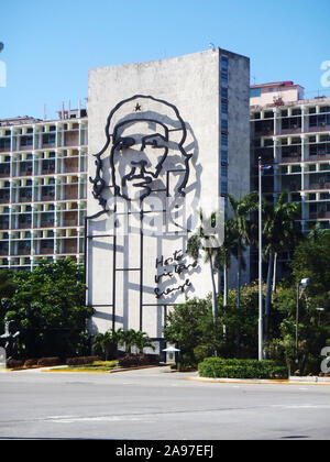 Havanna, Сuba - April 23, 2012: Ministerium des Innern, mit einem Bügeleisen Wandgemälde von Che Guevara Gesicht an der Plaza de la Revolution, Havanna, Kuba Stockfoto