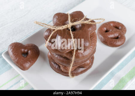 Traditionelle deutsche Weihnachten Schokolade Lebkuchen Lebkuchen auf dem Blech Stockfoto