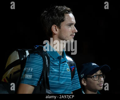 O2, London, UK. 13. November 2019. In einem spannenden Nitto ATP-Finale Nachmittag singles Match, Rafael Nadal (ESP) (1) kommt von hinten zu schlagen Daniil Medwedew (RUS) (4), 6-7, 6-3, 7-6. Bild: Medwedew eingabe Center Court. Credit: Malcolm Park/Alamy Leben Nachrichten. Stockfoto