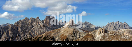 Die berggipfel Monte Rudo, Croda dei Rondoi und Torre dei Scarperi/Schwabenalpenkopf in der Sexten Dolomiten, Südtirol, Italien Stockfoto