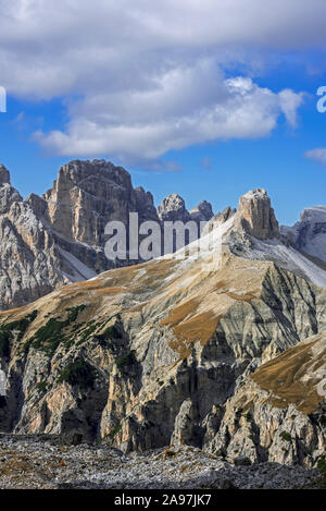 Die berggipfel Croda dei Rondoi und Torre dei Scarperi/Schwabenalpenkopf in den Sextner Dolomiten/Sextner Dolomiten, Südtirol, Italien Stockfoto