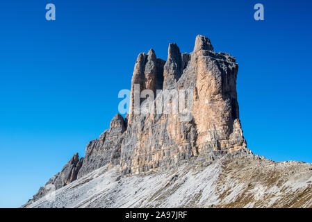 Südseite des Tre Cime di Lavaredo / Drei Zinnen, drei markanten Bergspitzen im Sexten Dolomiten, Südtirol, Italien Stockfoto