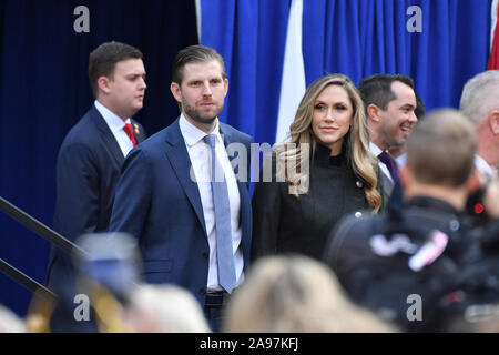 Eric Trumpf, der Sohn von Präsident Donald Trump, und seine Frau Lara Yunaska Trump nehmen an der Eröffnung des Veterans Day Parade am 11. November, Stockfoto