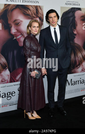 Joanne Tucker und Adam Fahrer teilnehmen "Ehe Geschichte" New York Premiere in Paris Theater am 10. November 2019 in New York City. Stockfoto