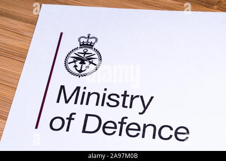 London, UK, 12. März 2019: Logo der britischen Verteidigungsministerium, dargestellt auf einem Stück Papier oder Gebrauchsinformation. Stockfoto