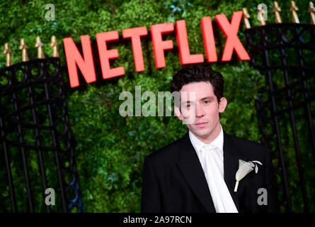 Josh O'Connor ankommen für die Krone Jahreszeit drei Premiere im Curzon Mayfair, London. Stockfoto