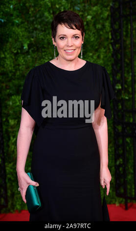 Olivia Colman ankommen für die Krone Jahreszeit drei Premiere im Curzon Mayfair, London. Stockfoto