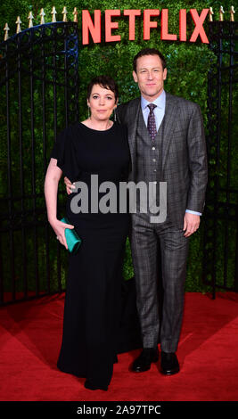 Olivia Colman und Tobias Menzies ankommen für die Krone Jahreszeit drei Premiere im Curzon Mayfair, London. Stockfoto