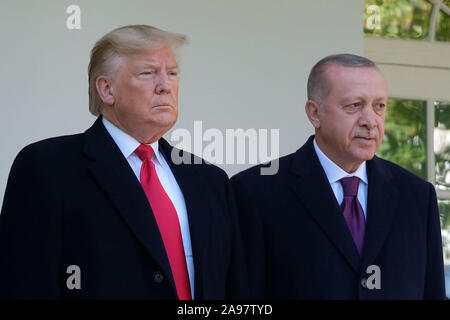 Washington, District of Columbia, USA. 13 Nov, 2019. Präsidenten der Vereinigten Staaten Donald J. Trumpf begrüßt Präsident Recep Tayyip Erdogan im Weißen Haus am 13. November 2019. Credit: Alex Wroblewski/CNP Credit: Alex Wroblewski/CNP/ZUMA Draht/Alamy leben Nachrichten Stockfoto