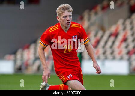 Newport, Wales 13/11/19. Josh Thomas von Wales in Aktion gegen Polen. Wales v Polen u19 Euro-Qualifikation International bei Rodney Parade. Lewis Stockfoto