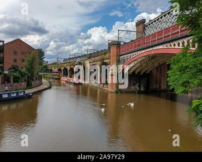 Manchester, Großbritannien - 30. Juli 2019: Beautuful Blick auf renoviert Castlefield Bezirk in Manchester, Großbritannien Stockfoto