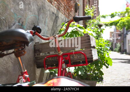 Fahrrad in der Altstadt von Alkmaar, Holland Stockfoto