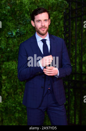 Harry Treadaway ankommen für die Krone Jahreszeit drei Premiere im Curzon Mayfair, London. Stockfoto