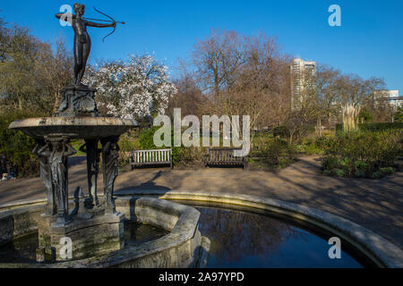 Ein Blick auf die Jägerin Brunnen im Hyde Park, London, UK. Stockfoto