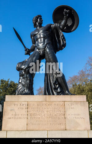 Die Statue von Achilles, den griechischen Helden, im Hyde Park, London, UK. Es widmet sich der britische Soldat und Politiker Arthur Wellesley, der erste Herzog von Stockfoto