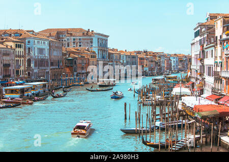 Venedig, Italien, 25. Mai 2019: Gondeln am Canale Grande in Italien Stockfoto