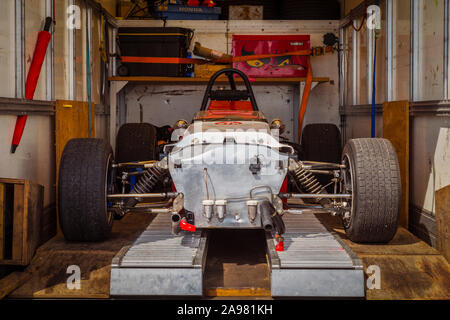 Rennwagen in der Box Stockfoto