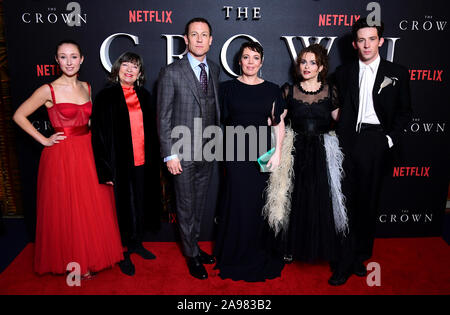 Erin Doherty, Marion Bailey, Tobias Menzies, Olivia Colman, Helena Bonham Carter und Josh O'Connor ankommen für die Krone Jahreszeit drei Premiere im Curzon Mayfair, London. Stockfoto